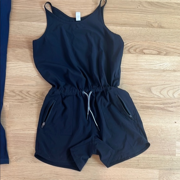 Athleta Girls Bundle 3 shorts, 2 tops, 2 flare leggings, 1 romper All Sz L/12 - Picture 3 of 10